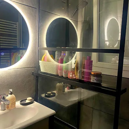 公寓 Lovely With Parking