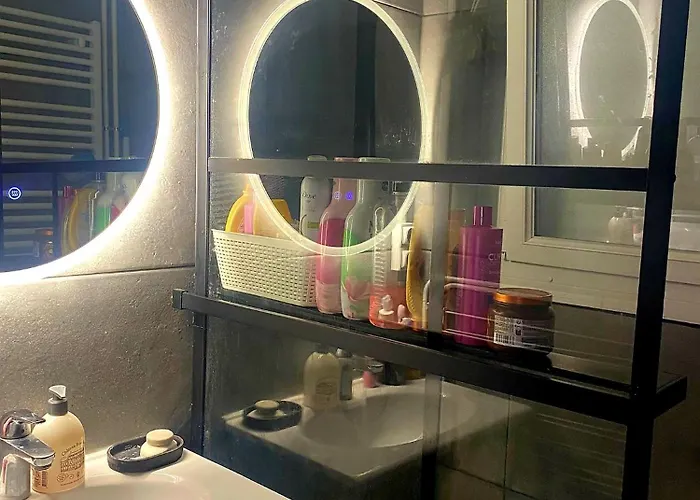 公寓 Lovely With Parking